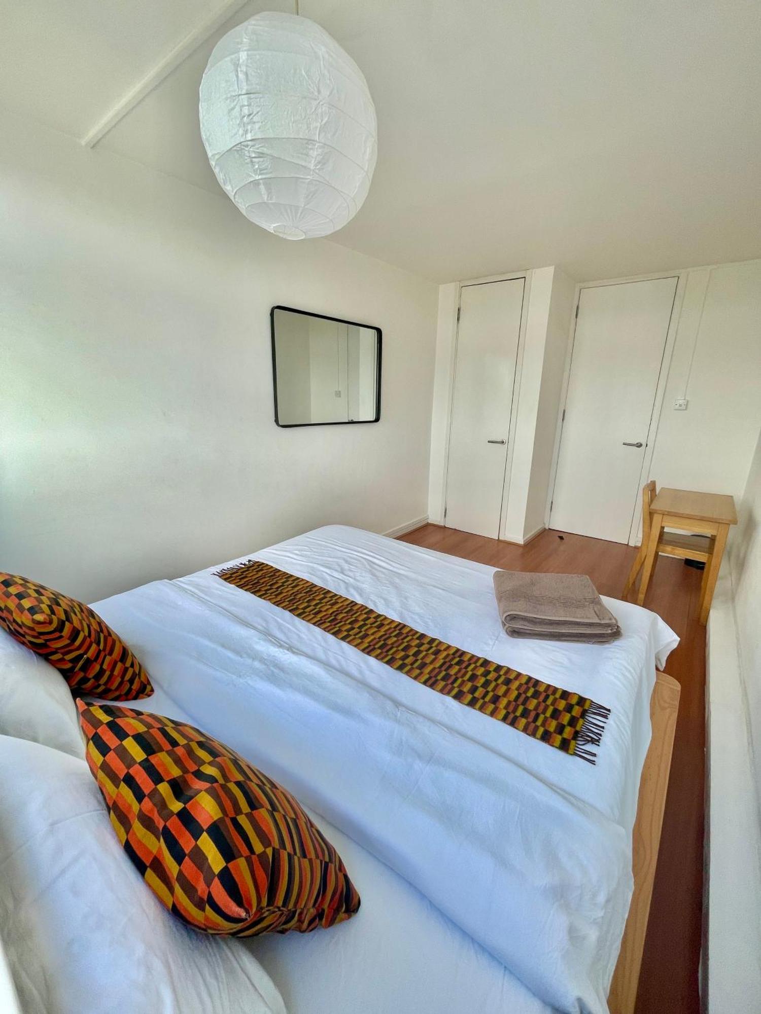Bright 2-bedroom In Soho High-rise With Skyline Views Londra